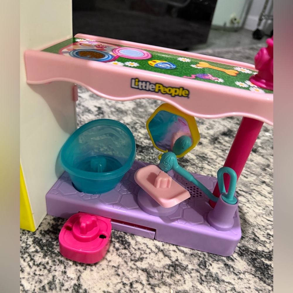 Fisher-Price Little People Barbie Pet Spa Grooming Playset 🐶💕 - Picture 2 of 3